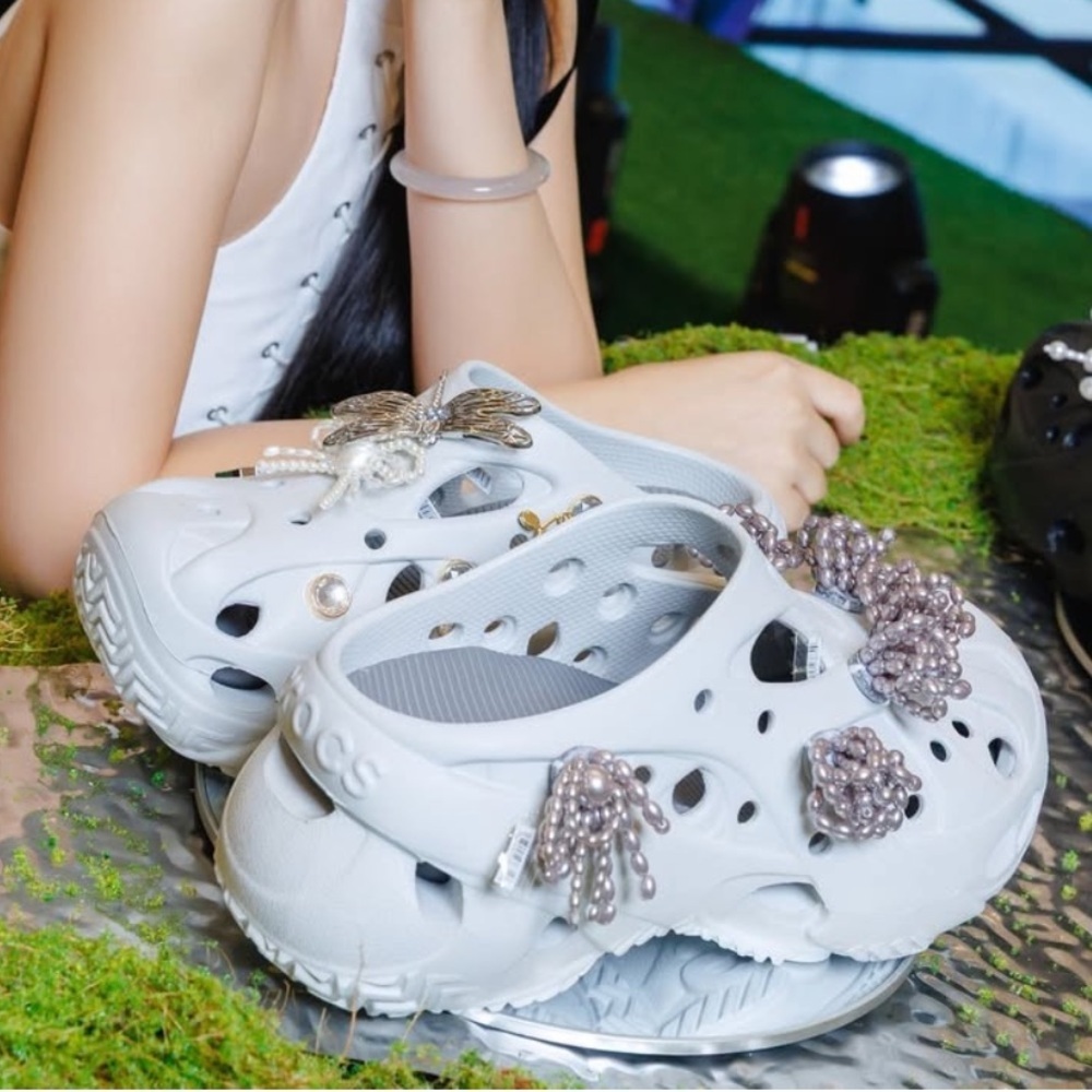 CROCS CAGED CLOG in Gray platforms size 8 - Picture 10 of 10
